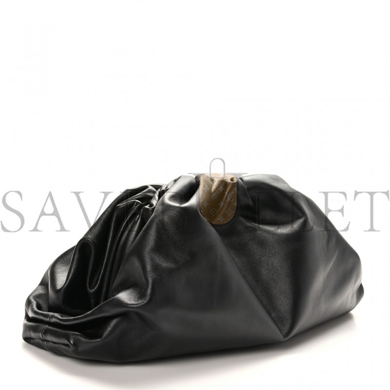 BOTTEGA VENETA SMOOTH BUTTER CALF THE POUCH OVERSIZED CLUTCH BLACK (38*18*8cm) BOTTEGA VENETA SMOOTH BUTTER CALF THE POUCH OVERSIZED CLUTCH BLACK (38*18*8cm)