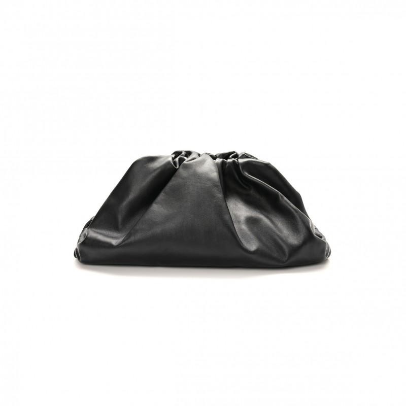 BOTTEGA VENETA SMOOTH BUTTER CALF THE POUCH OVERSIZED CLUTCH BLACK (38*18*8cm) BOTTEGA VENETA SMOOTH BUTTER CALF THE POUCH OVERSIZED CLUTCH BLACK (38*18*8cm)