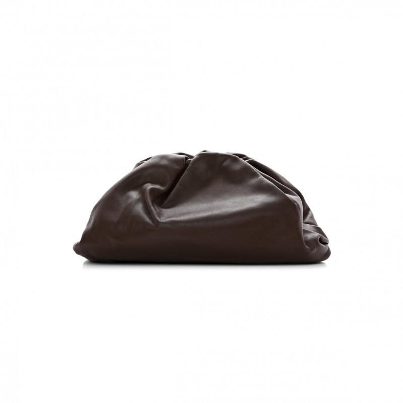 BOTTEGA VENETA SMOOTH BUTTER CALF THE POUCH OVERSIZED CLUTCH BROWNIE (39*19*9cm) BOTTEGA VENETA SMOOTH BUTTER CALF THE POUCH OVERSIZED CLUTCH BROWNIE (39*19*9cm)