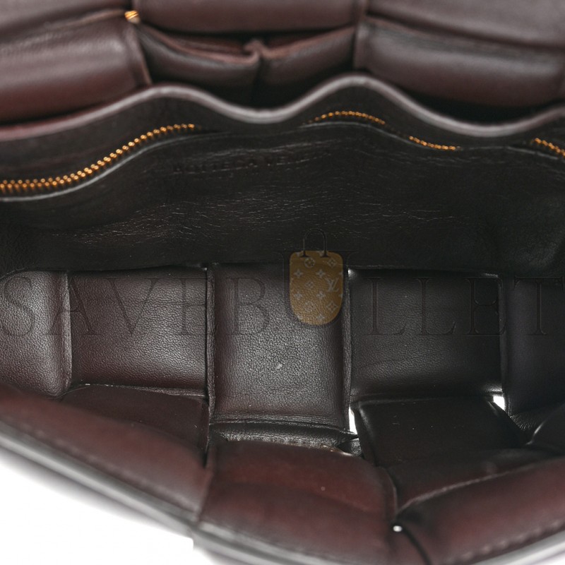 BOTTEGA VENETA LAMBSKIN MAXI INTRECCIO PADDED CHAIN CASSETTE CROSSBODY BAG FONDANT (25*17*8cm) BOTTEGA VENETA LAMBSKIN MAXI INTRECCIO PADDED CHAIN CASSETTE CROSSBODY BAG FONDANT (25*17*8cm)