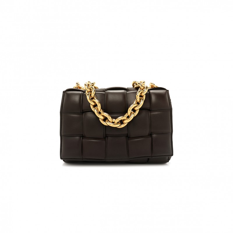 BOTTEGA VENETA LAMBSKIN MAXI INTRECCIO PADDED CHAIN CASSETTE CROSSBODY BAG FONDANT (25*17*8cm) BOTTEGA VENETA LAMBSKIN MAXI INTRECCIO PADDED CHAIN CASSETTE CROSSBODY BAG FONDANT (25*17*8cm)