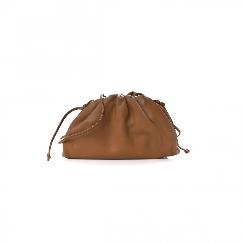 BOTTEGA VENETA BUTTER CALFSKIN THE MINI POUCH CAMEL (20*13*6cm) BOTTEGA VENETA BUTTER CALFSKIN THE MINI POUCH CAMEL (20*13*6cm)
