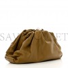 BOTTEGA VENETA SMOOTH BUTTER CALF THE POUCH OVERSIZED CLUTCH CAMMELLO (38*19*9cm) BOTTEGA VENETA SMOOTH BUTTER CALF THE POUCH OVERSIZED CLUTCH CAMMELLO (38*19*9cm)