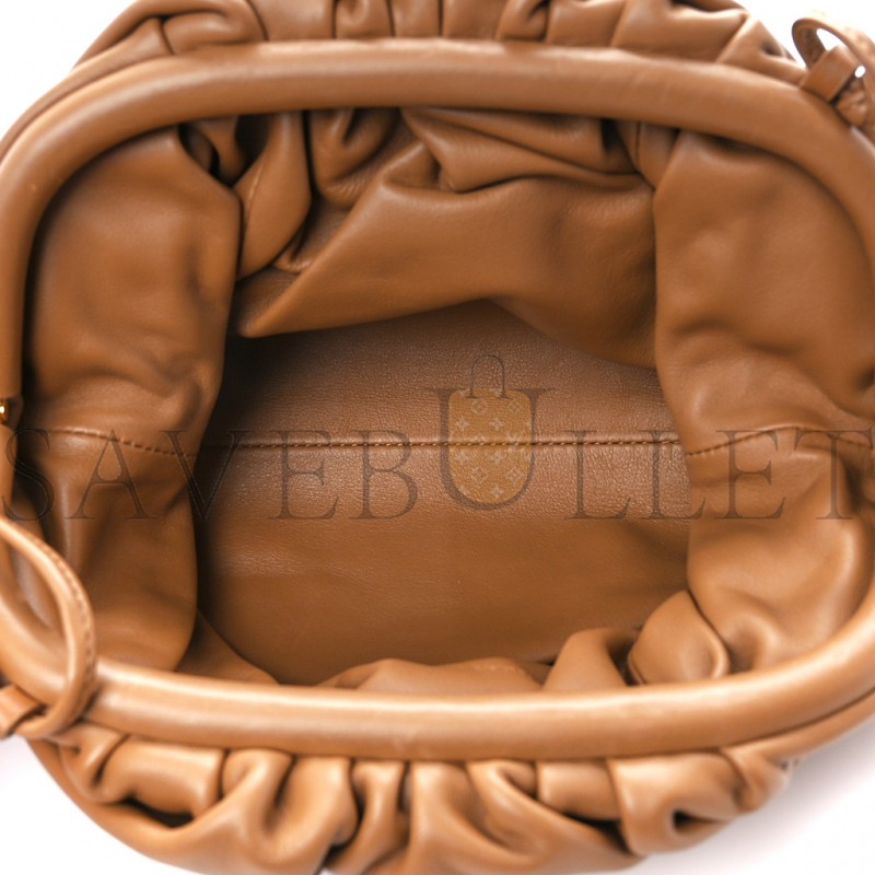 BOTTEGA VENETA BUTTER CALFSKIN THE MINI POUCH CAMEL (20*13*6cm) BOTTEGA VENETA BUTTER CALFSKIN THE MINI POUCH CAMEL (20*13*6cm)