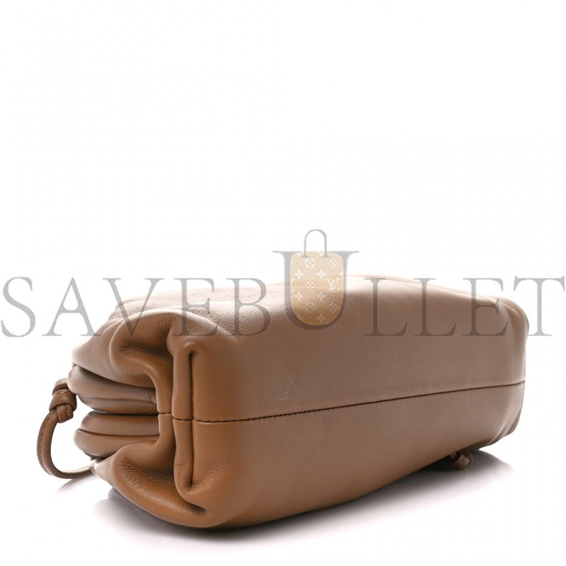 BOTTEGA VENETA BUTTER CALFSKIN THE MINI POUCH CAMEL (20*13*6cm) BOTTEGA VENETA BUTTER CALFSKIN THE MINI POUCH CAMEL (20*13*6cm)