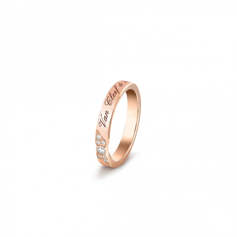 VAN CLEEF ARPELS TOUJOURS SIGNATURE ETOILES WEDDING BAND, 3 MM VCARP7RE00 VAN CLEEF ARPELS TOUJOURS SIGNATURE ETOILES WEDDING BAND, 3 MM VCARP7RE00