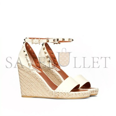 VALENTINO DOUBLE ROCKSTUD GRAINY CALFSKIN WEDGE SANDAL 105MM 1W2S0090VTO_L13