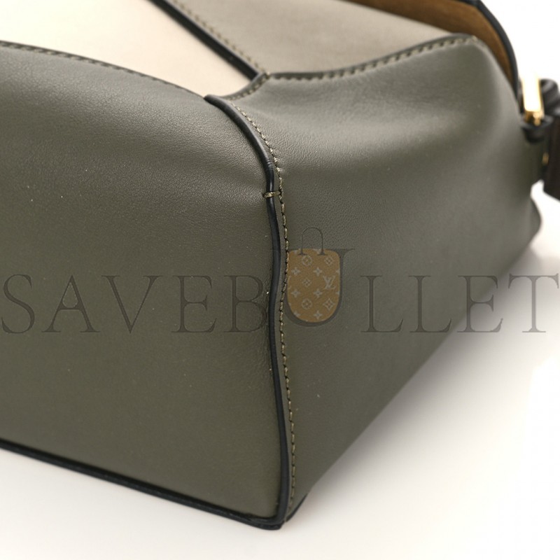 LOEWE CALFSKIN SMALL PUZZLE EDGE BAG LAUREL GREEN LIGHT OAT (24*19*10cm) LOEWE CALFSKIN SMALL PUZZLE EDGE BAG LAUREL GREEN LIGHT OAT (24*19*10cm)