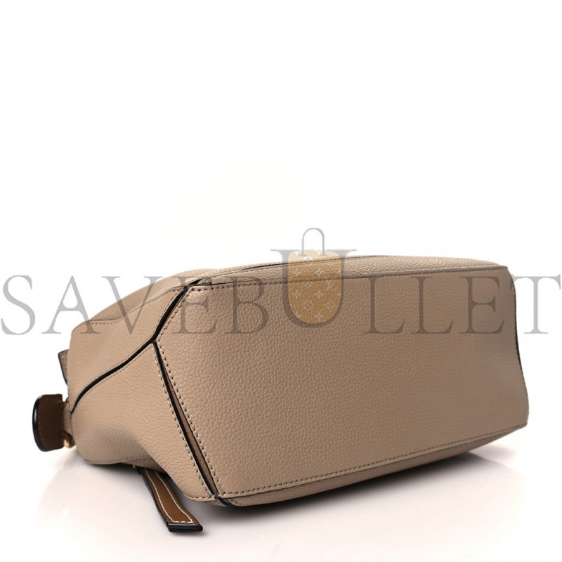 LOEWE GRAINED CALFSKIN SMALL PUZZLE BAG SAND MINK (24*16.5*10.5cm) LOEWE GRAINED CALFSKIN SMALL PUZZLE BAG SAND MINK (24*16.5*10.5cm)